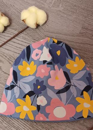 Шапочка на девочку с цветочным принтом двойная