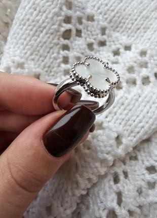 Красивезна каблучка конюшина в стилі van cleef