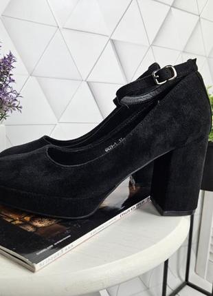 Туфли черные замшевые на широком каблуке с платформой с ремешком застёжкой