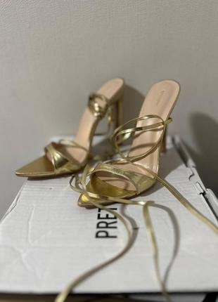 Каблуки шпилька босоніжки