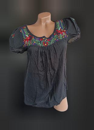 Блузка с вышивкой женская