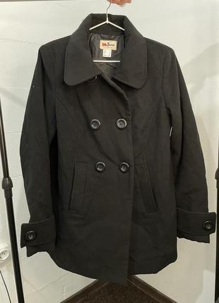 Пальто чорне на ґудзиках