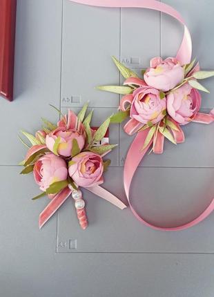 Бутоньєрки для свідків або наречених.