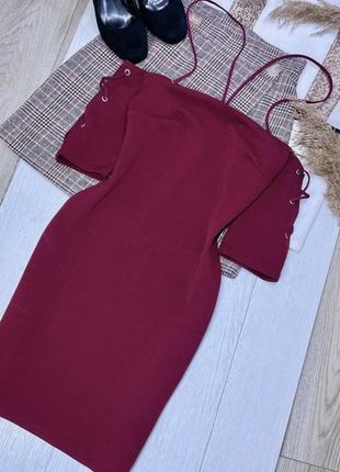 Бордовое короткое платье boohoo m платье с шнуровкой платья футляр с открытыми плечами