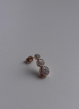 Одна золотая серьга из золота 333 пробы2 фото