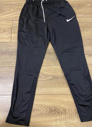 Спортивные штаны nike