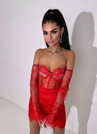 Красный кружевной комплект: корсет + юбка