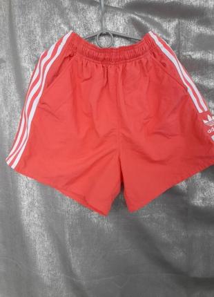 Женские спортивные шорты adidas