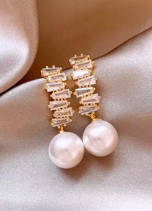 Серьги, смотрите больше бижутерии в своих объятиях