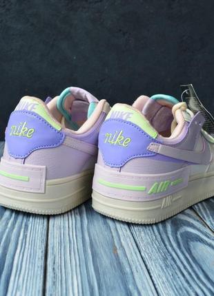 Кросівки жіночі