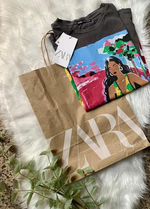 Zara футболка с принтом девушка бархат 2025