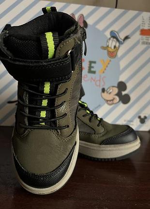 Продам демисезонные ботинки