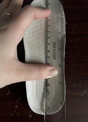 Продам демисезонные ботинки