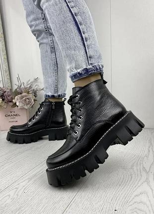 Чорні шкіряні короткі демісезонні жіночі черевики на платформі 38