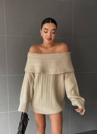 Оверсайз свитер в рубчик с открытыми плечами