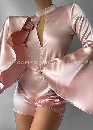 Жіночий комбінезон, ромпер