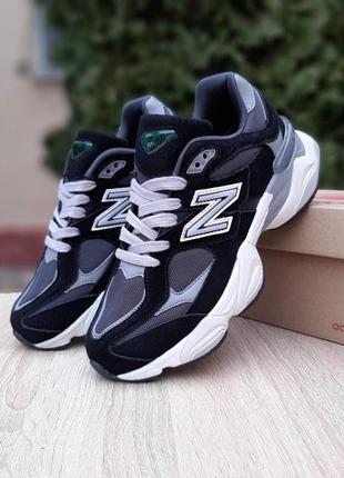 Мужские кроссовки черные.