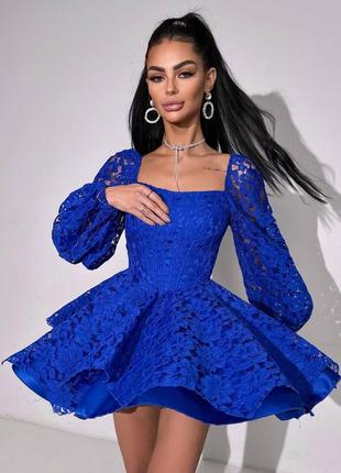 Кружевное атласное платье мини с пышными рукавами и юбкой