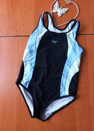 Спортивный купальник для плавания для девочки 8-9 лет.