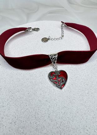 Чокер на стрічці з підвіскою серце ручної роботи