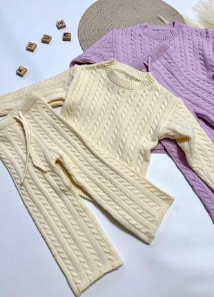 Теплый вязаный костюм для девочки