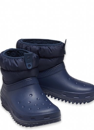 Crocs детские зимние сапоги короткие classic neo puff navy blue