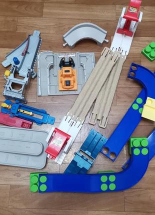 Треки для гри з машинками.