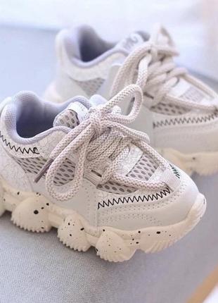 Кроссовки новинка 2025 года