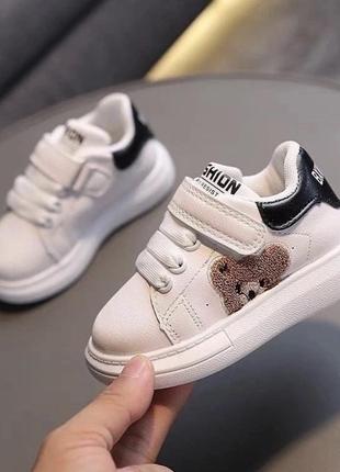 Кроссовки новинка 2025 года