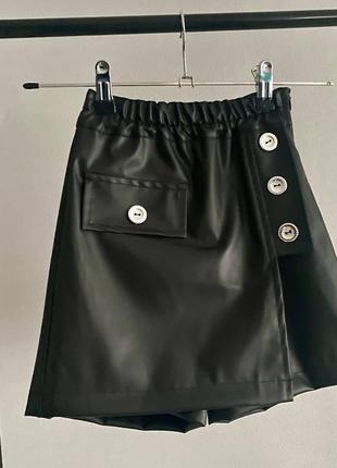 Кожаная юбка-шорты