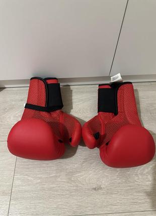 Боксерские перчатки 100, для начинающих - красные