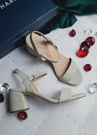 Cole haan оригінал замшеві сіро-бежеві босоніжки на підборах