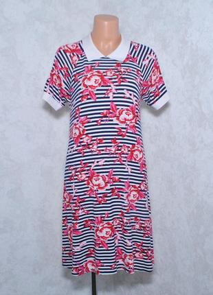 Легкое трикотажное платье с отложным воротником