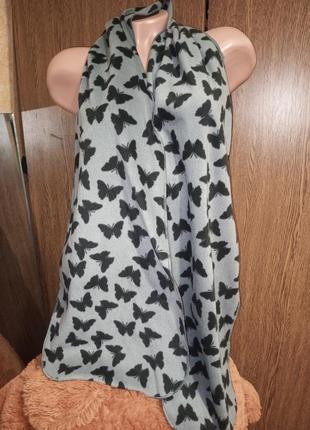 Шарф з метеликом