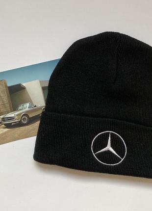 Шапка mercedes benz чёрного цвета