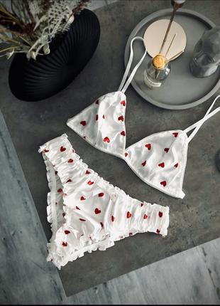 Ніжний комлект в сердечка шовковий