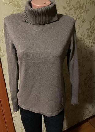 Продам класну жіночу водолазку.