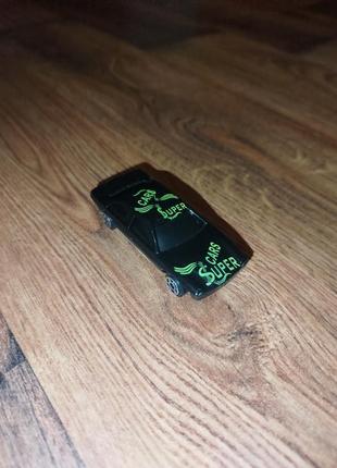 Игрушечная машинка