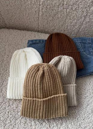 Стильная однотонная детская шапка