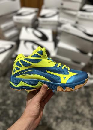 Волейбольные кроссовки mizuno