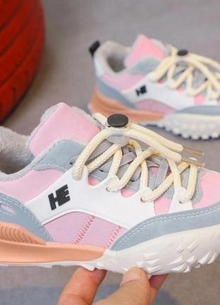 Утепленные кроссовки