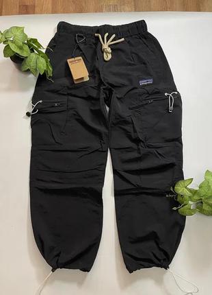 Брюки patagonia на технологии gore-tex которая отражает воду и ветер)