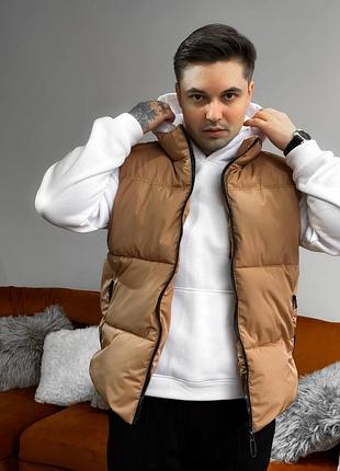 Чоловіча утеплена жилетка бежева9 фото