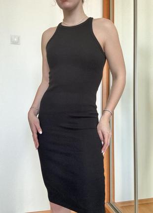 Сукня zara в рубчик чорна міді базова, облягаюча без рукавів