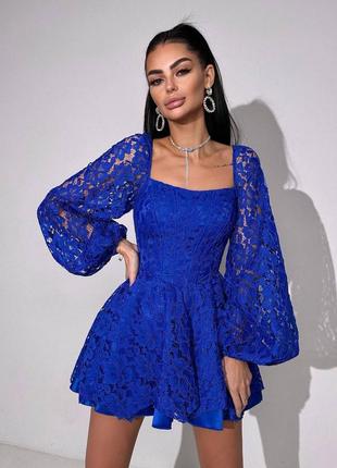 Кружевное платье с корсетным верхом и пышной двойной юбкой