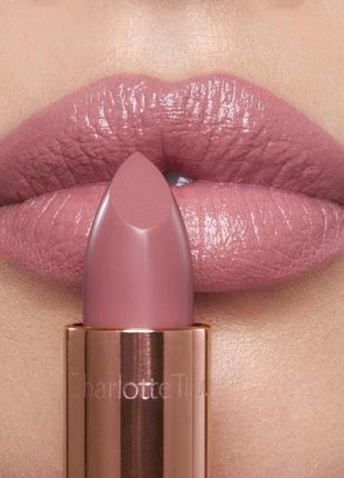 Помада charlotte tilbury  k.i.s.s.i.n.g satin shine lipstick in pillow talk fair 3,5г