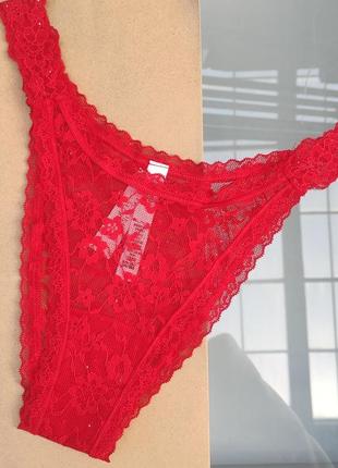 Трусики из кружева victoria’s secret original красного цвета