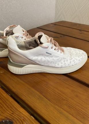 Кроссовки женские