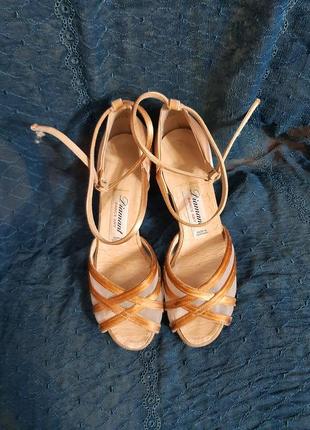 Ьтанцювальні туфлі