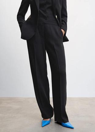 Чорні брюки манго